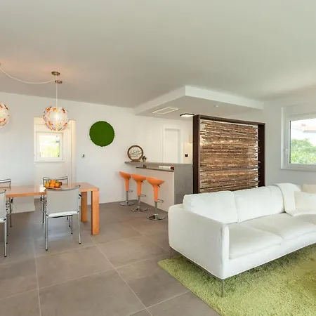 Apartman Krk With Jacuzzi