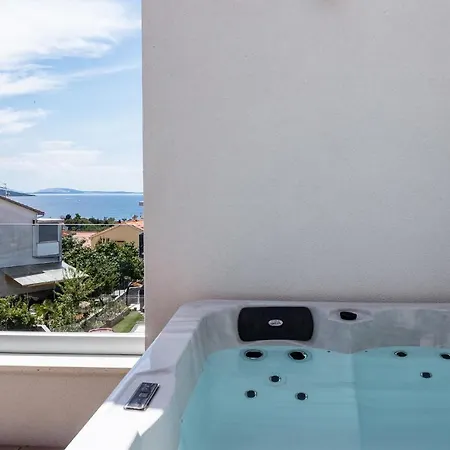 Apartament Krk With Jacuzzi *