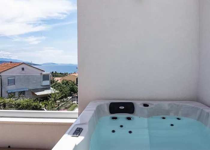 Apartman Krk With Jacuzzi *