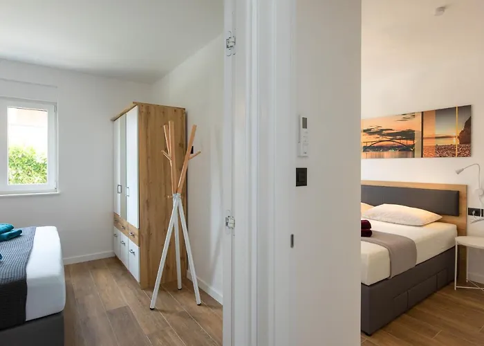 Apartman Krk With Jacuzzi Krk Town