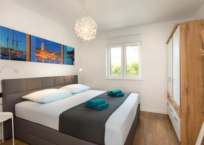 Apartman Krk With Jacuzzi Krk Town